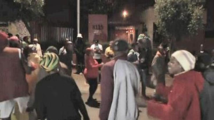 Hình ảnh thế giới tiếc thương cựu Tổng thống Nam Phi Mandela